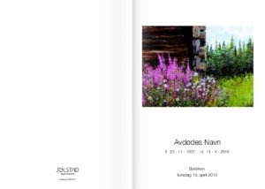 Lite bilde av hyttevegg på forsiden av programhefte fra Jølstad