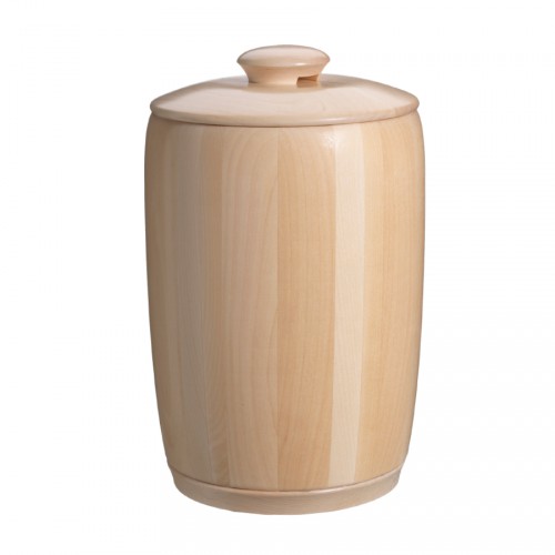 Urne av lakkert og dreid bjørk kan bestilles hos Jølstad